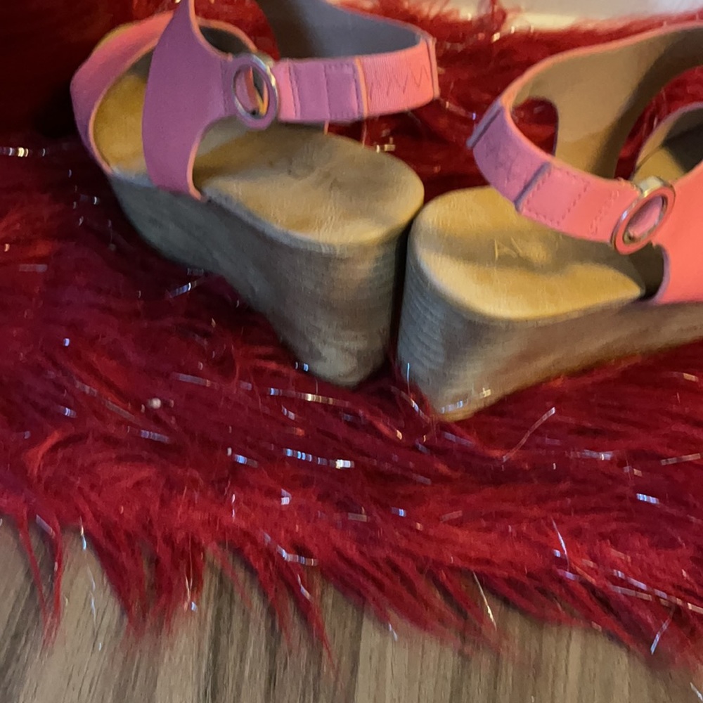 ALDO - Picture 2 of 5